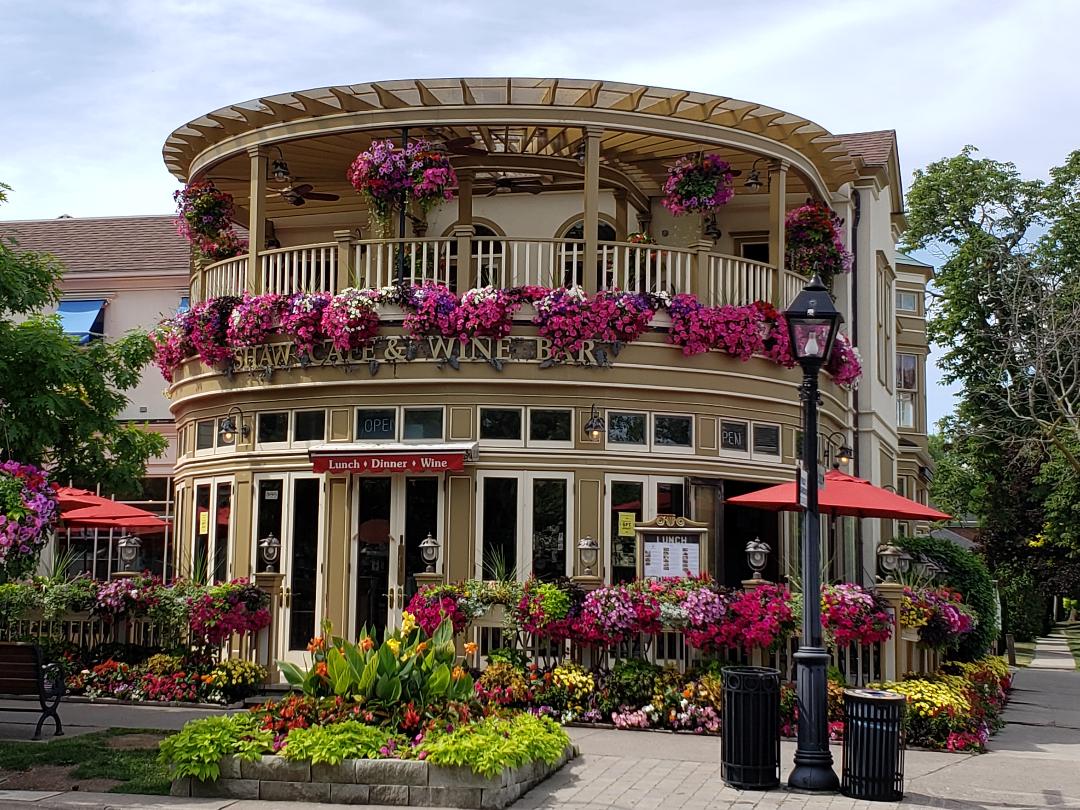 Niagara-on-the-lake wine bar in the old town