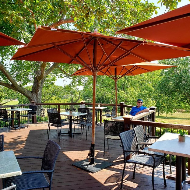 Peninsula Ridge Winery patio